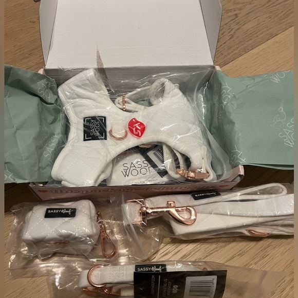 Sassy Woof “I Do Too” Adjustable Harness - White - Picture 4 of 6